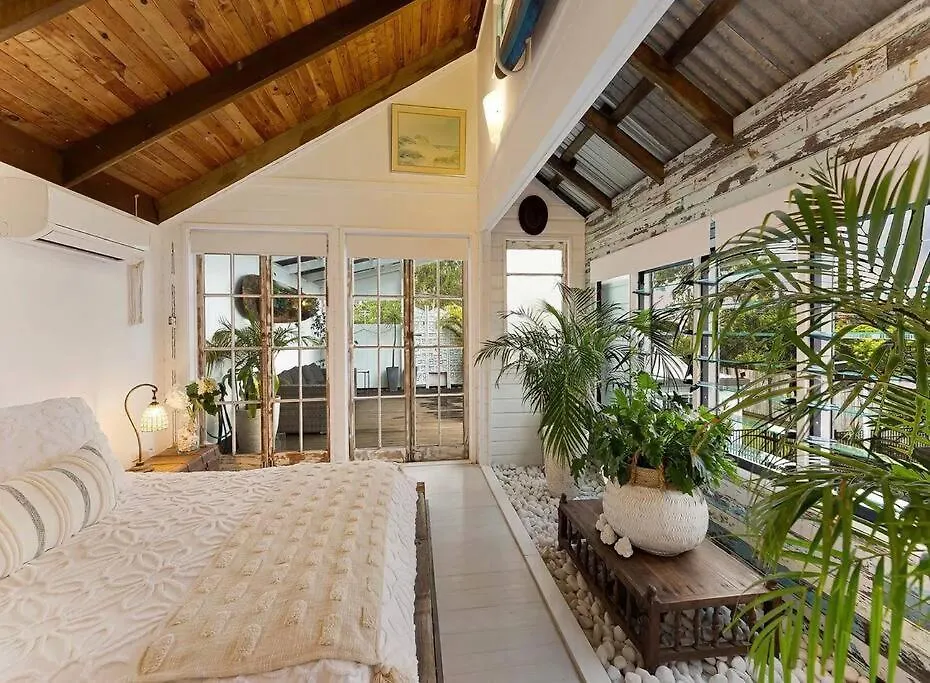 Sunset On Noosa Chalet contacts